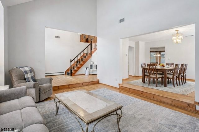 8 Kelly Dr, Roxbury Twp., NJ 07876