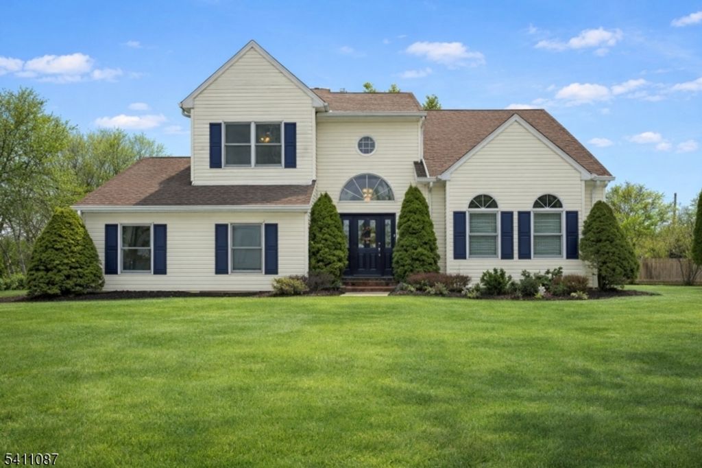 8 Kelly Dr, Roxbury Twp., NJ 07876