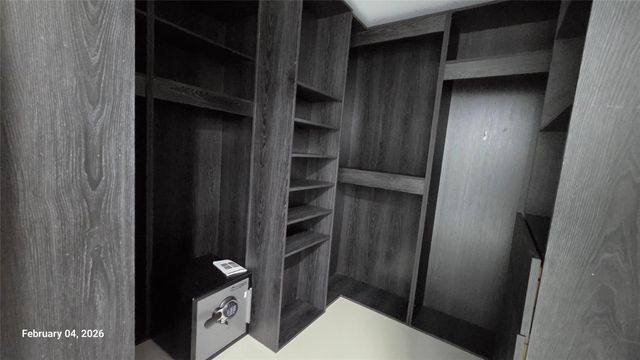 2950 NE 188th Street 110, Miami, FL 33180