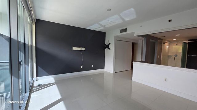 2950 NE 188th Street 110, Miami, FL 33180