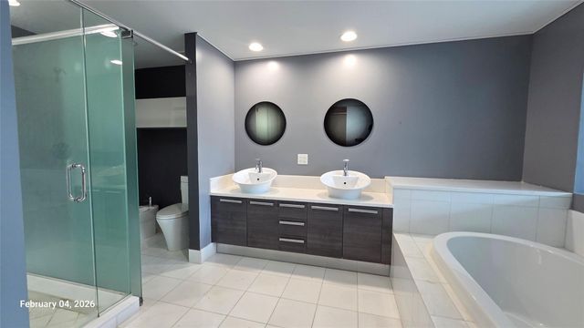 2950 NE 188th Street 110, Miami, FL 33180