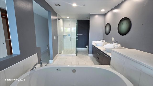 2950 NE 188th Street 110, Miami, FL 33180