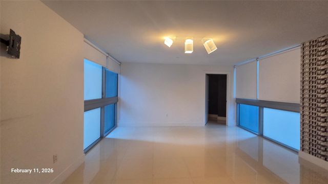 2950 NE 188th Street 110, Miami, FL 33180