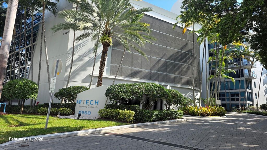 2950 NE 188th Street 110, Miami, FL 33180