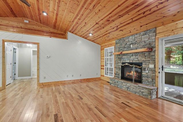 1105 Henson Road, Hiawassee, GA 30546