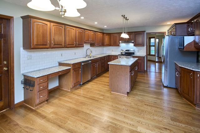 202 Pleasant Valley, Hurricane, WV 25526