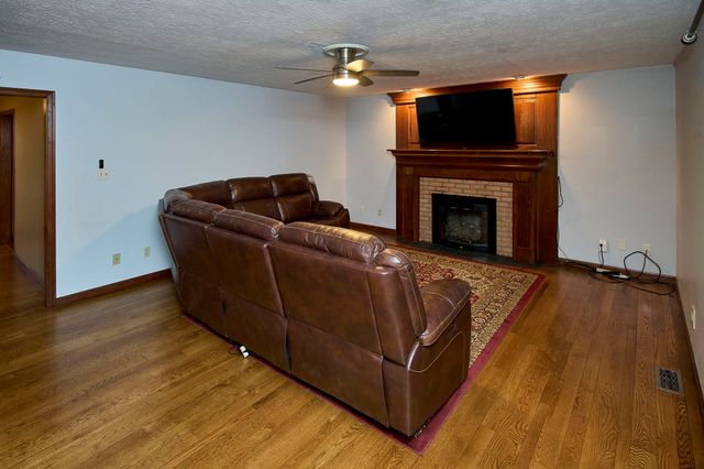 202 Pleasant Valley, Hurricane, WV 25526