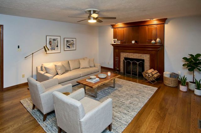 202 Pleasant Valley, Hurricane, WV 25526