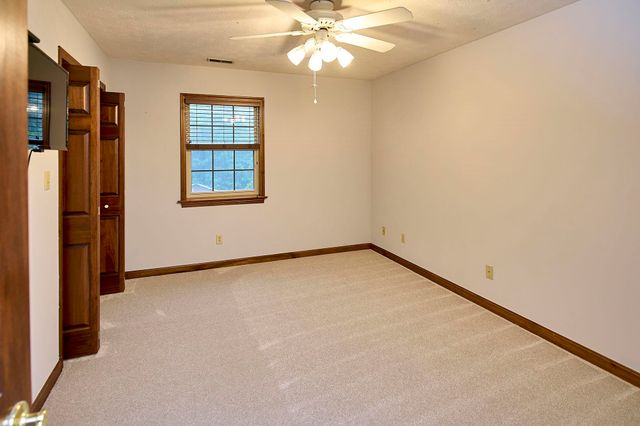202 Pleasant Valley, Hurricane, WV 25526