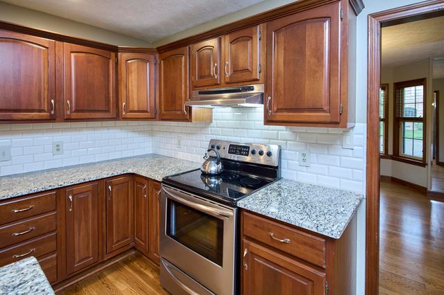 202 Pleasant Valley, Hurricane, WV 25526