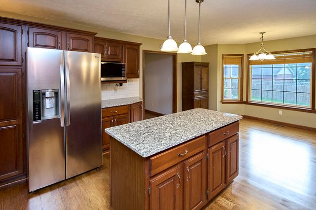 202 Pleasant Valley, Hurricane, WV 25526
