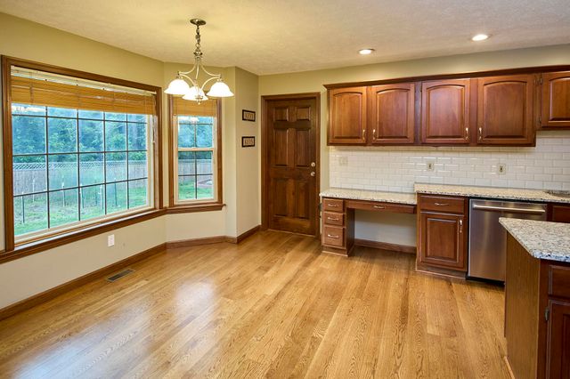 202 Pleasant Valley, Hurricane, WV 25526