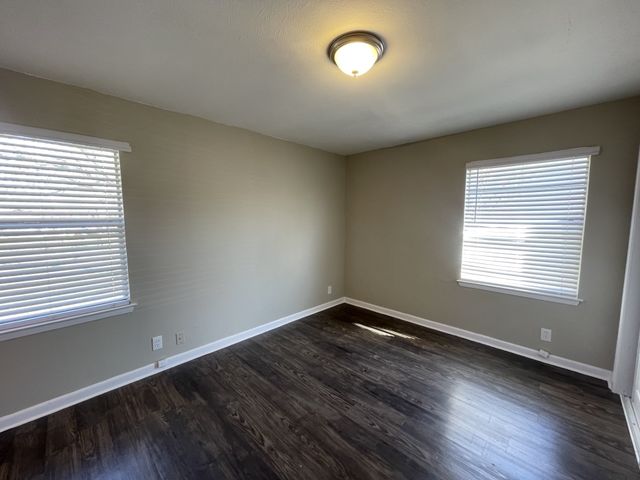 2513 Greenway Street, Arlington, TX 76010