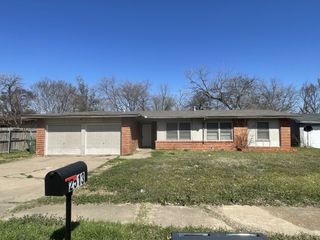 2513 Greenway Street, Arlington, TX 76010