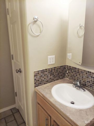 651 S Harrison Street, Twin Falls, ID 83301