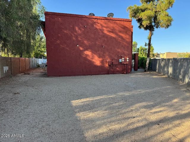 2726 E BECK Lane, Phoenix, AZ 85032