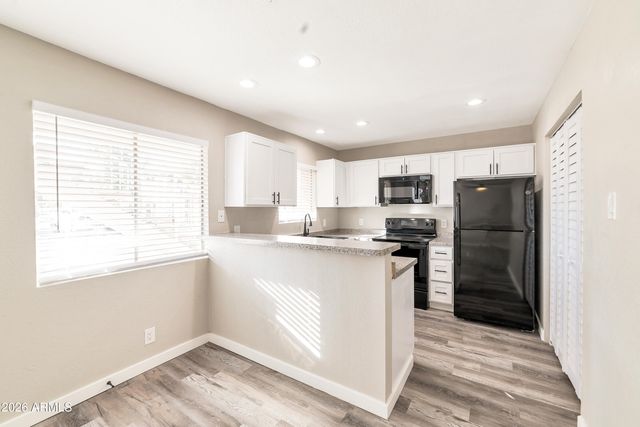 2726 E BECK Lane, Phoenix, AZ 85032