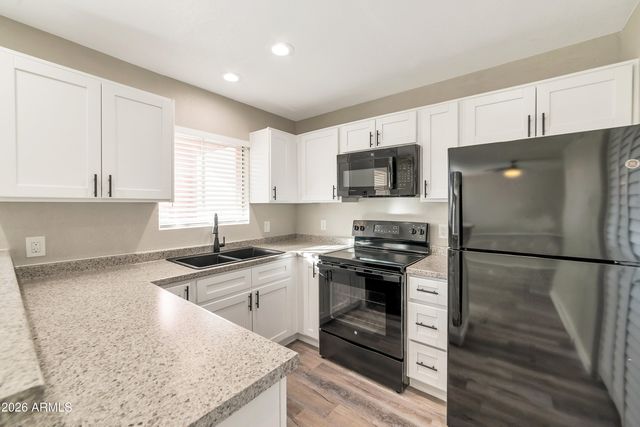 2726 E BECK Lane, Phoenix, AZ 85032