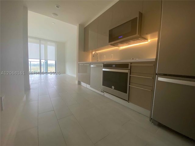2000 Metropica Way 308, Sunrise, FL 33323