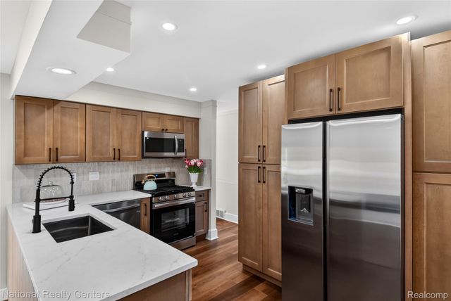 32008 Bunert Road, Warren, MI 48088
