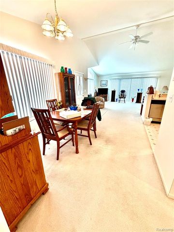 100 Aberdeen Drive 36, Flushing, MI 48433