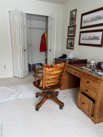 100 Aberdeen Drive 36, Flushing, MI 48433