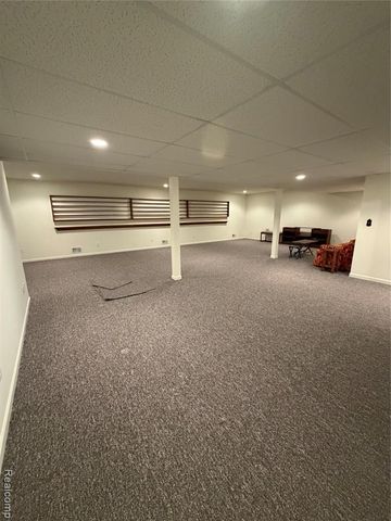 100 Aberdeen Drive 36, Flushing, MI 48433