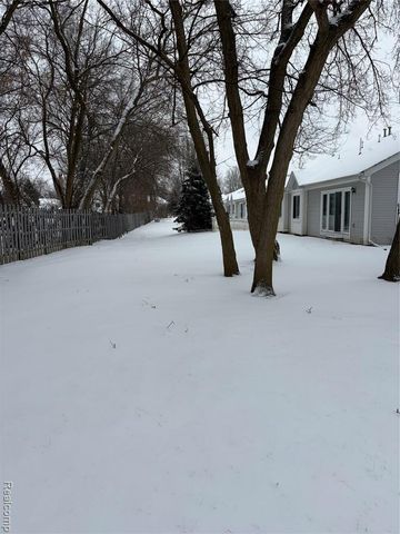 100 Aberdeen Drive 36, Flushing, MI 48433