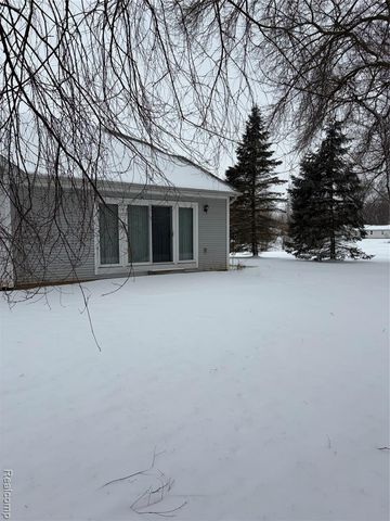 100 Aberdeen Drive 36, Flushing, MI 48433