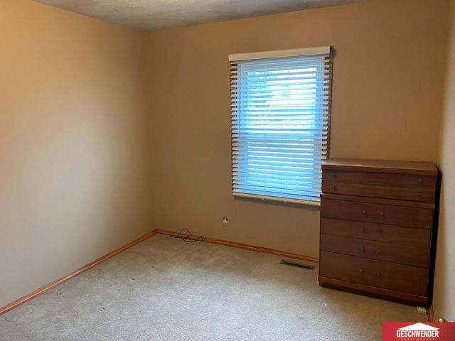 7545 Joseph Avenue, La Vista, NE 68128