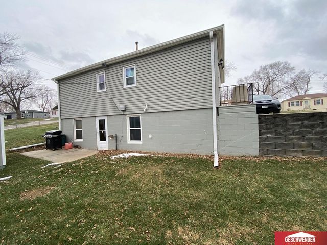 7545 Joseph Avenue, La Vista, NE 68128