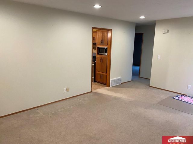 7545 Joseph Avenue, La Vista, NE 68128