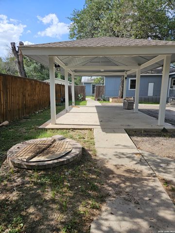 4814 LOST HILLS DR, Elmendorf, TX 78112