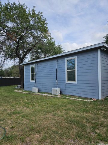 4814 LOST HILLS DR, Elmendorf, TX 78112