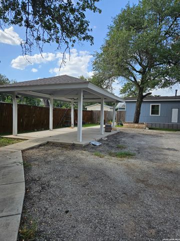 4814 LOST HILLS DR, Elmendorf, TX 78112