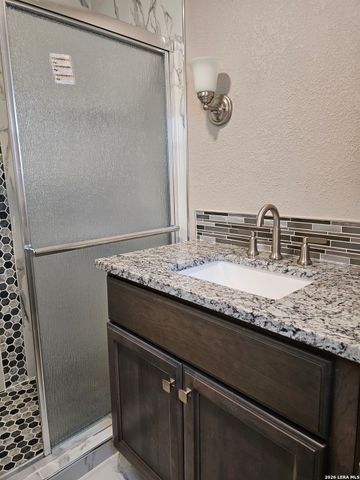 4814 LOST HILLS DR, Elmendorf, TX 78112