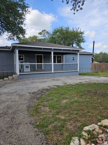 4814 LOST HILLS DR, Elmendorf, TX 78112