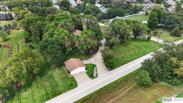 14506 Hackberry Lane, Plattsmouth, NE 68048