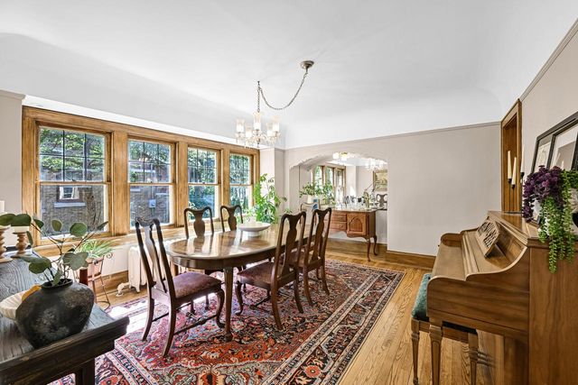 6131 Washington CIRCLE, Wauwatosa, WI 53213