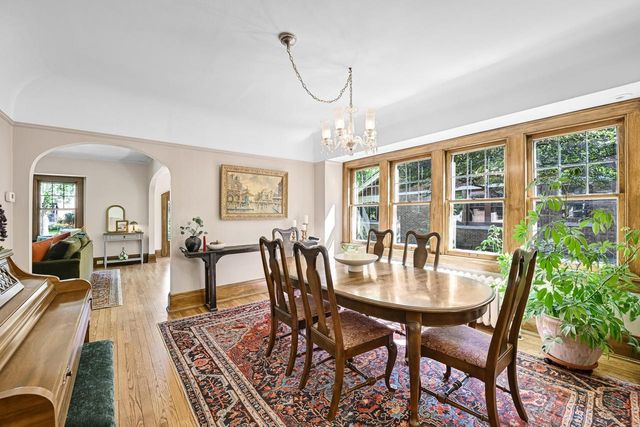 6131 Washington CIRCLE, Wauwatosa, WI 53213