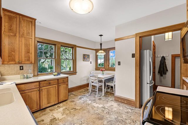 6131 Washington CIRCLE, Wauwatosa, WI 53213