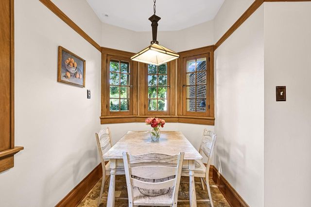 6131 Washington CIRCLE, Wauwatosa, WI 53213