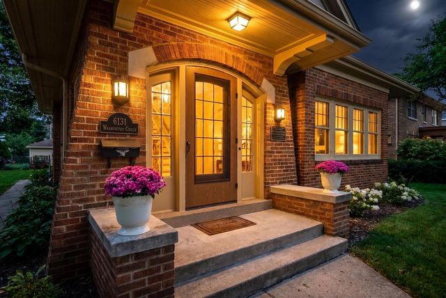 6131 Washington CIRCLE, Wauwatosa, WI 53213
