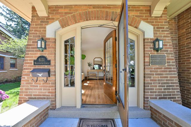 6131 Washington CIRCLE, Wauwatosa, WI 53213