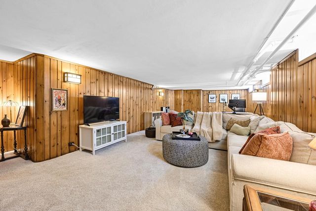 6131 Washington CIRCLE, Wauwatosa, WI 53213