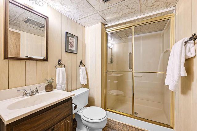 6131 Washington CIRCLE, Wauwatosa, WI 53213