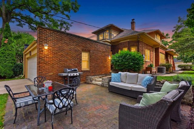 6131 Washington CIRCLE, Wauwatosa, WI 53213
