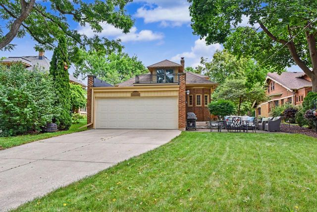 6131 Washington CIRCLE, Wauwatosa, WI 53213