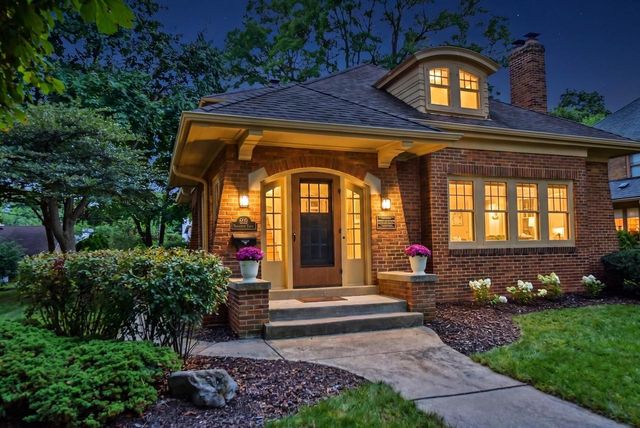 6131 Washington CIRCLE, Wauwatosa, WI 53213