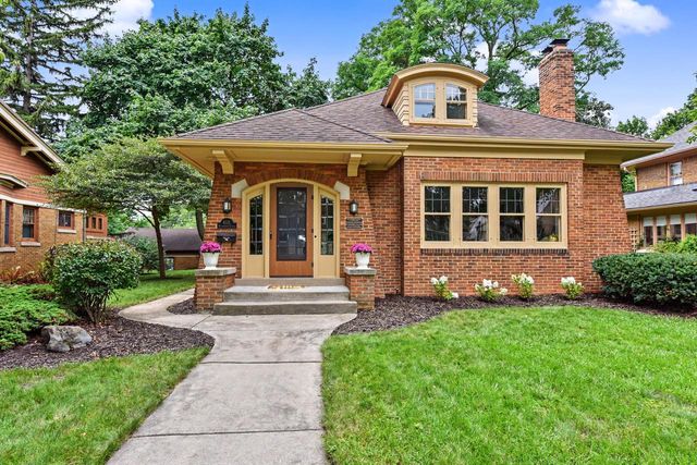 6131 Washington CIRCLE, Wauwatosa, WI 53213
